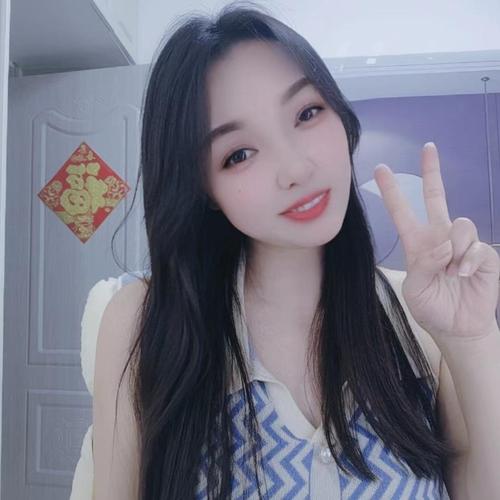 逸鑫，小雨8的美女聊天室