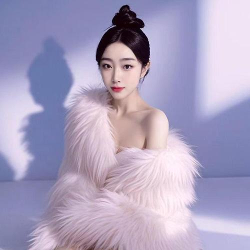 招财铺无人爱了的美女聊天室