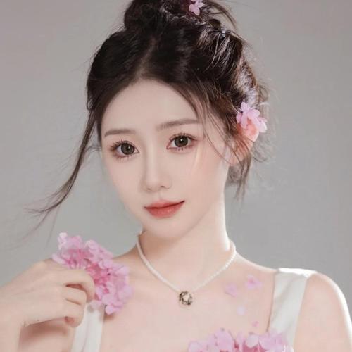星星星星月贺狂狼荣登大帝啦✨的美女聊天室