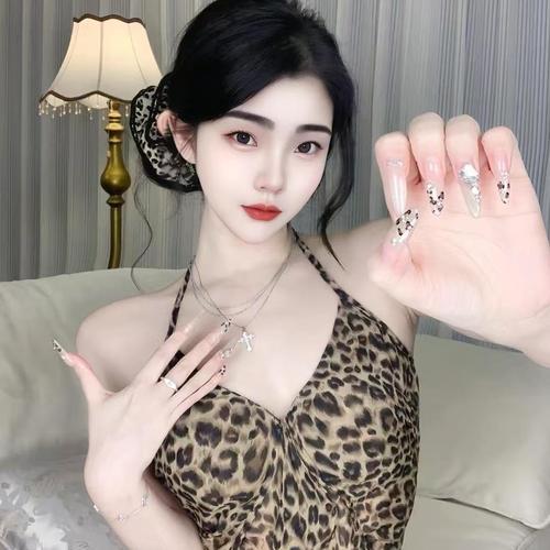 哈尔滨杨幂～等一个心软的神的美女聊天室