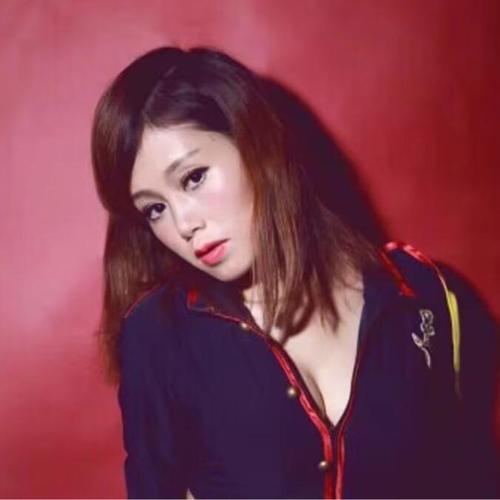 清籽_熠熠向前，年富一年！加油升级中～的美女聊天室