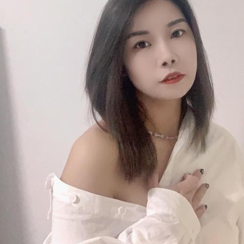 嗯嗯～的美女聊天室