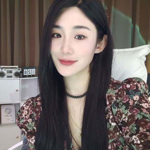 莫名.的美女聊天室