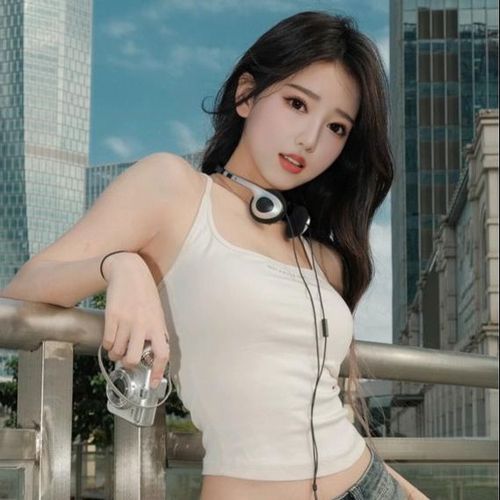 冰7做自己的美女聊天室