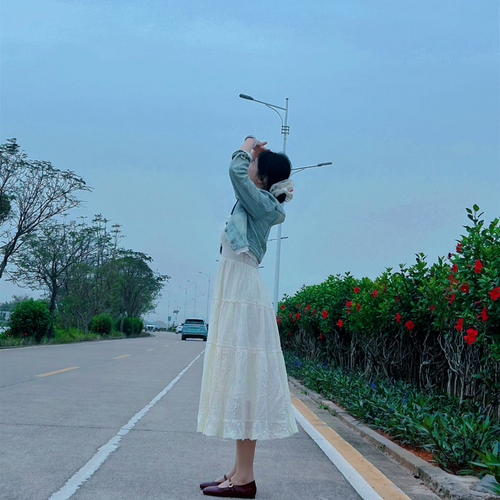 依诺。。。摆烂的美女聊天室