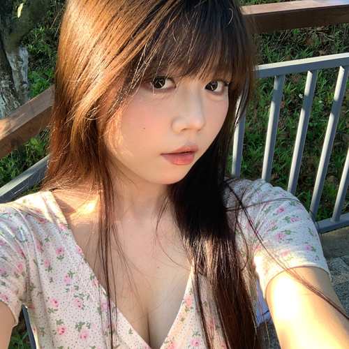 阿紫✨千元榜求求啦～的美女聊天室