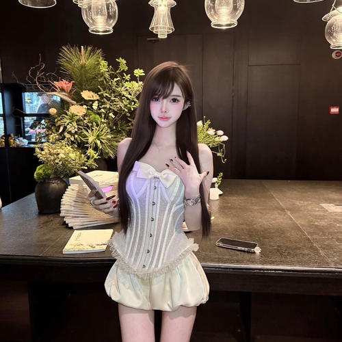 悲伤小摆的美女聊天室