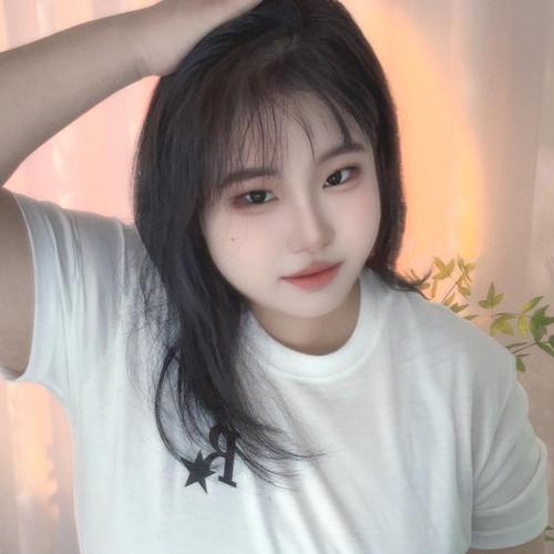 橙也，新人的美女聊天室