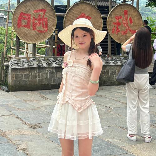 小鲨鱼(๑><๑）的美女聊天室