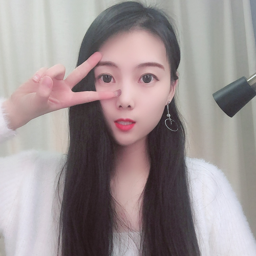 新人-依依凑不够电费的主播的美女聊天室