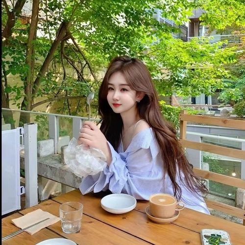 明可，新人的美女聊天室
