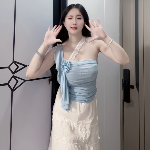 香菜泡芙努力升级鸭的美女聊天室
