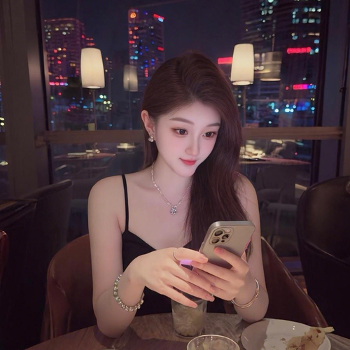 露露-新人唱歌主播的美女聊天室