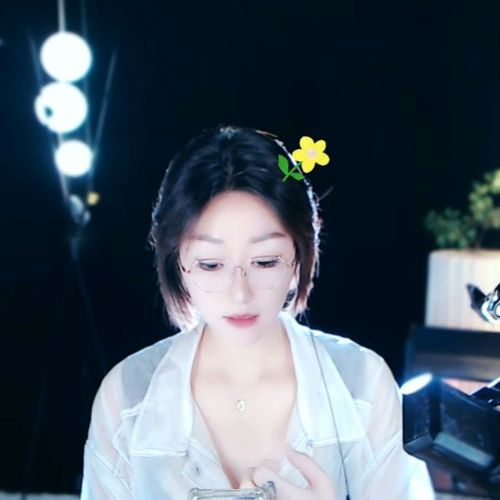 七七`7嘚泷♥冬♥枪的美女聊天室