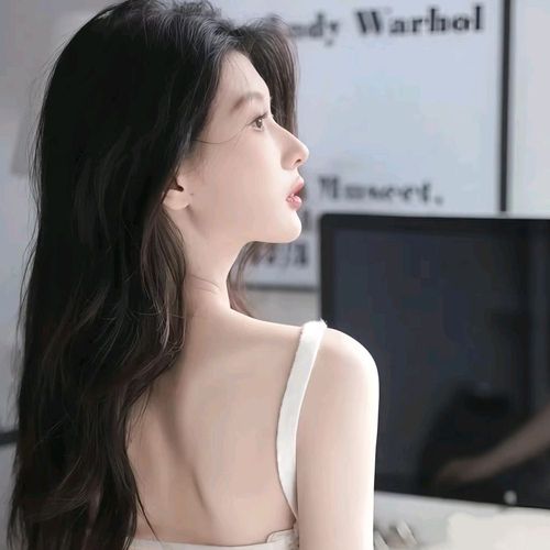 熊九九-沐光而行的美女聊天室