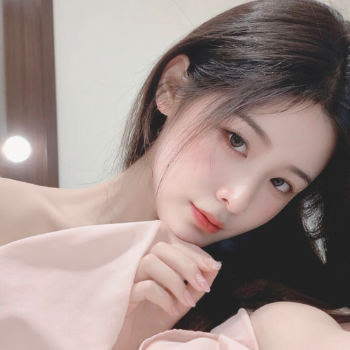 ·允初的美女聊天室
