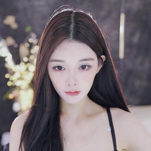 黄小然。