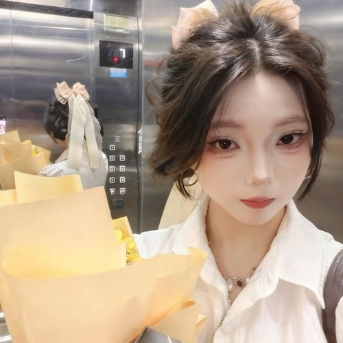 月亮不睡觉的美女聊天室
