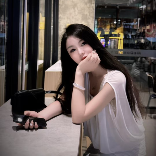 章若楠小朋友~的美女聊天室