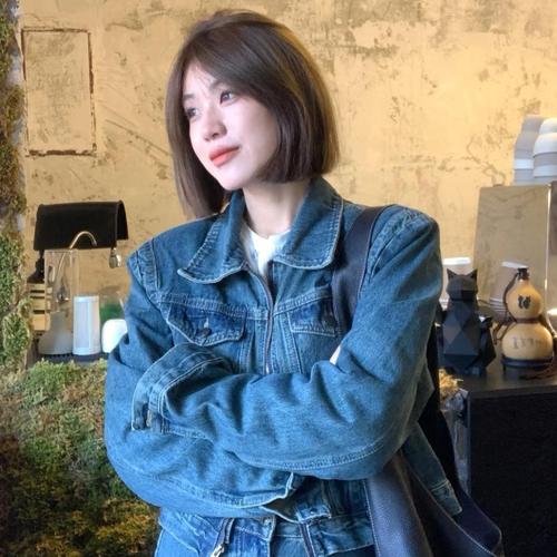 开心市民小张！的美女聊天室