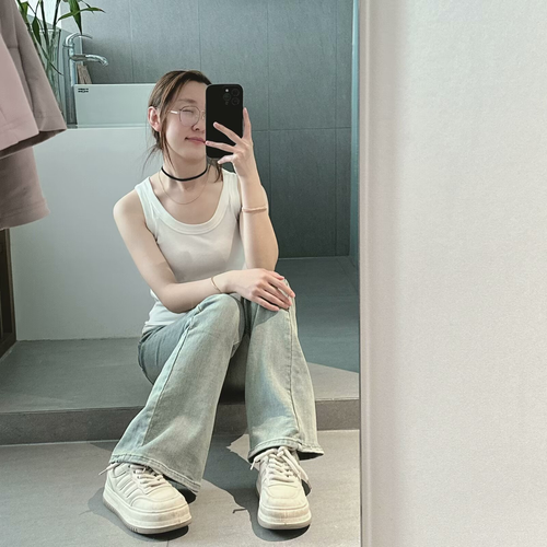 00后小楚❤️求守护吖的美女聊天室
