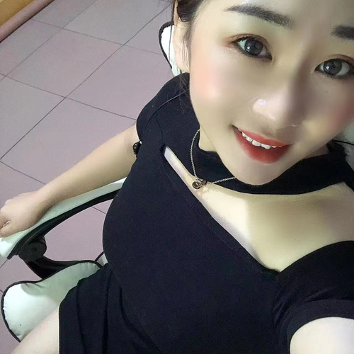 柠檬不甜_等那束光的美女聊天室