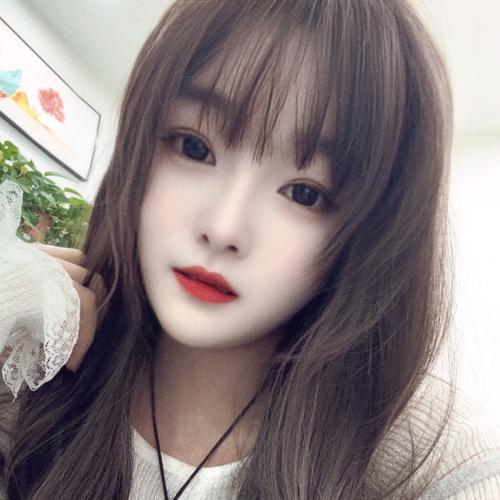 伊伊^_^-没有守护❤️的美女聊天室