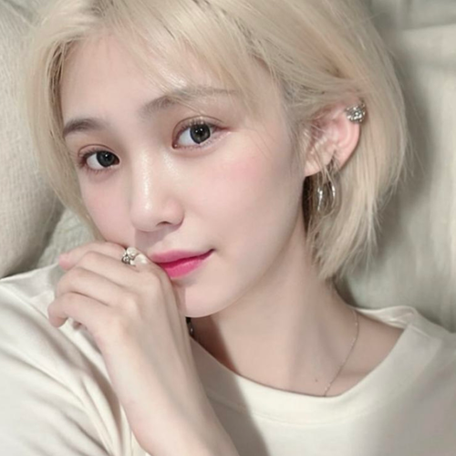 仟羽主播的女秘书的美女聊天室