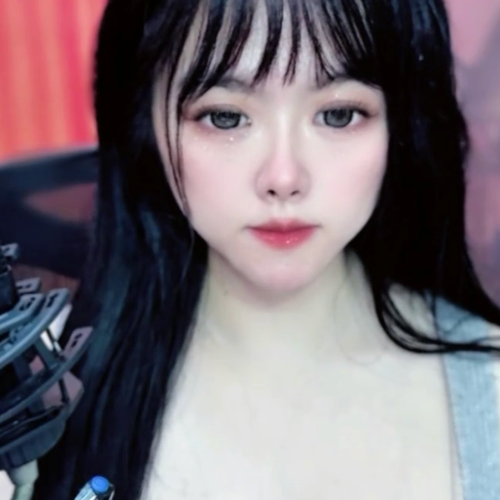 肉肉哦的美女聊天室