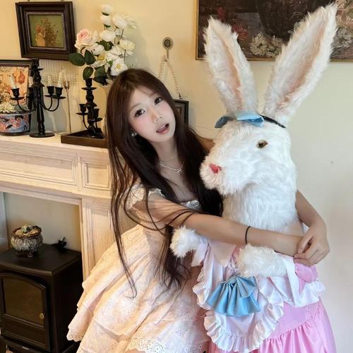 M、泡了个芙的美女聊天室