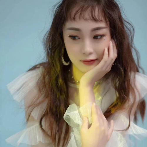 小歪-才艺主播的美女聊天室