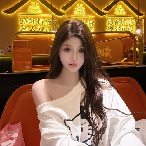 富豪18mkP3GvX的美女聊天室