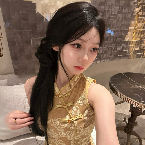 百变栗栗子ovo.的美女聊天室