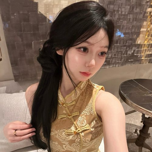 百变栗栗子ovo.的美女聊天室