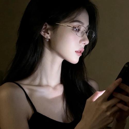 笙玥~点个舞吧的美女聊天室