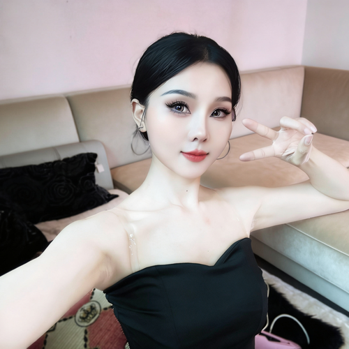 湖南余潇潇（梦想升个级）的美女聊天室