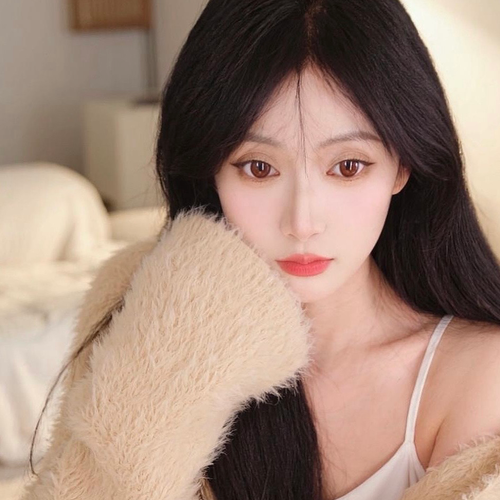 这合理吗～的美女聊天室