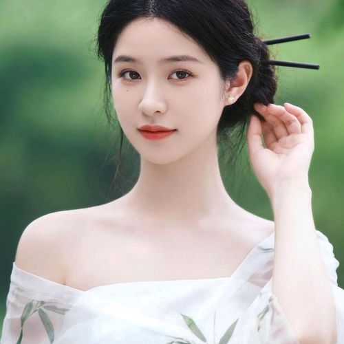 欣宝新主播的美女聊天室