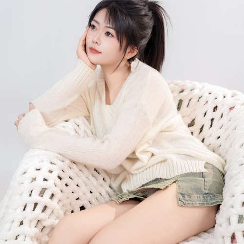 ·三三，吃不饱的美女聊天室