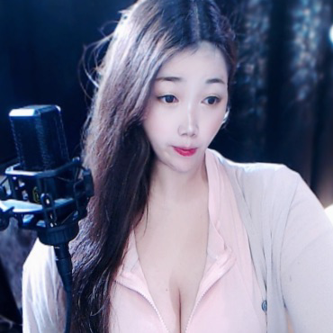 新人慢热唱歌的美女聊天室