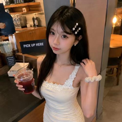 软耳兔兔pDWBjb的美女聊天室