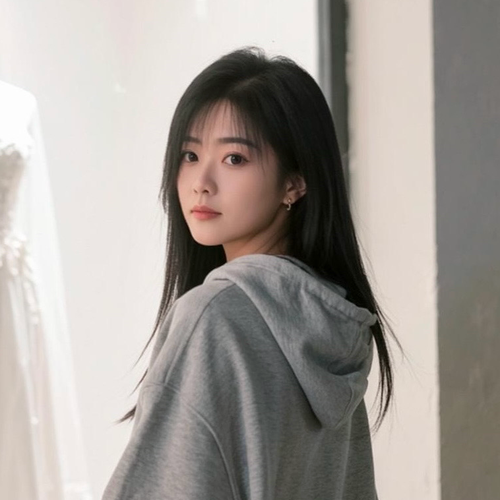 ·三三是小歪的美女聊天室