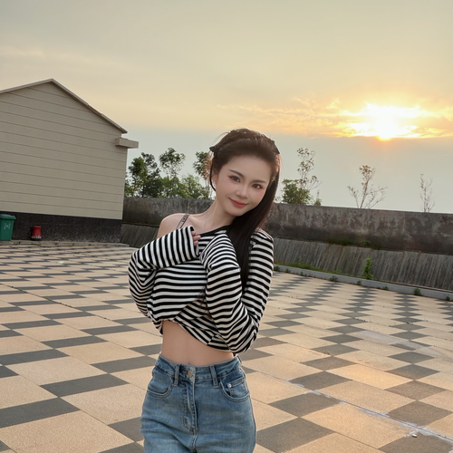 新主播灵灵伊的美女聊天室