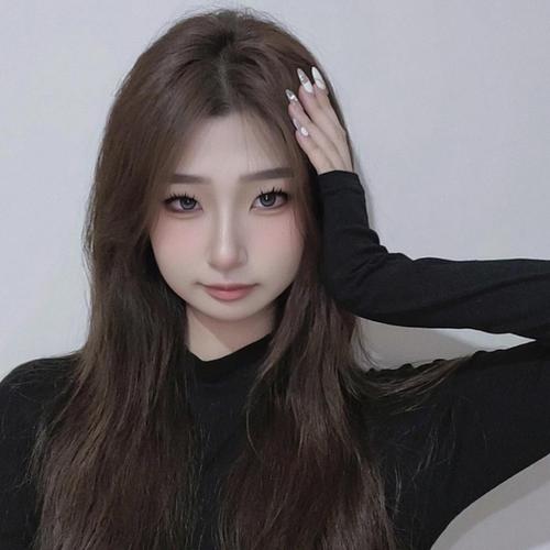 新人菠萝派的美女聊天室