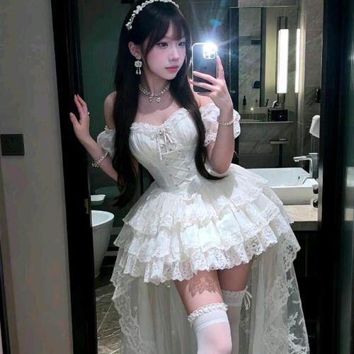 M、点点女团的美女聊天室