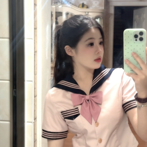 八月.的美女聊天室