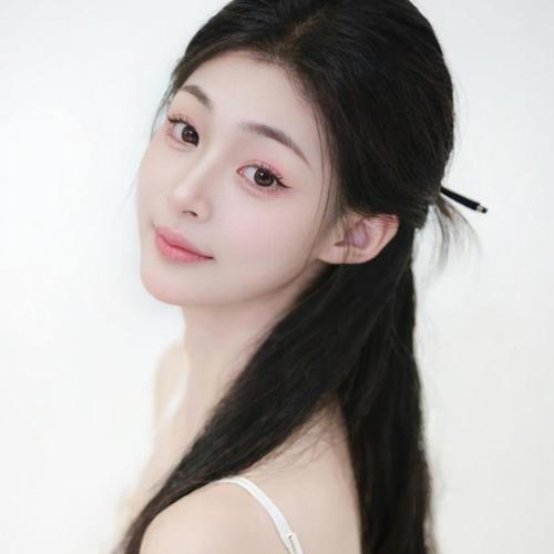 里里唱歌的