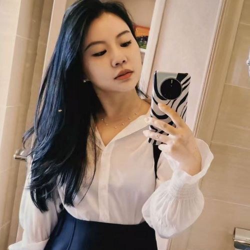 洛漫漫的垂耳兔的美女聊天室