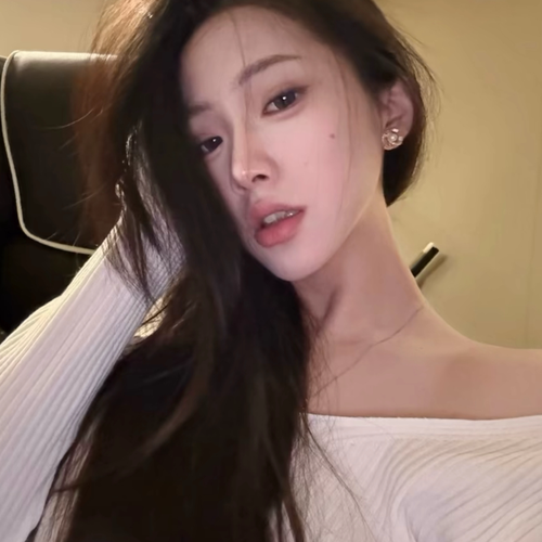 仟羽萌儿的美女聊天室