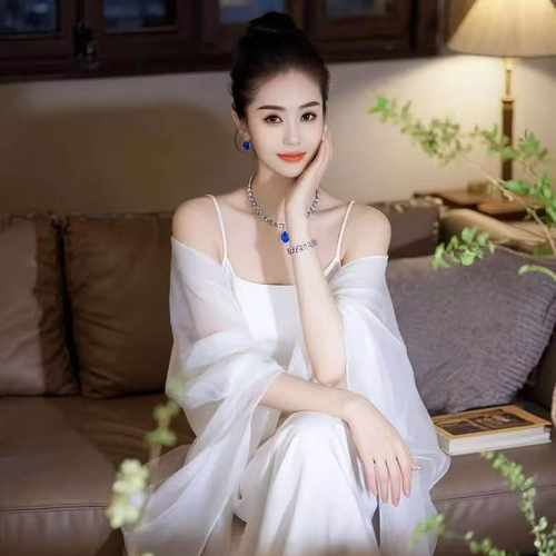 小闹闹！的美女聊天室